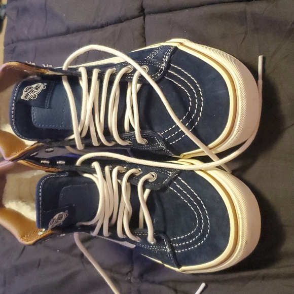 Vans - Picture 2 of 3